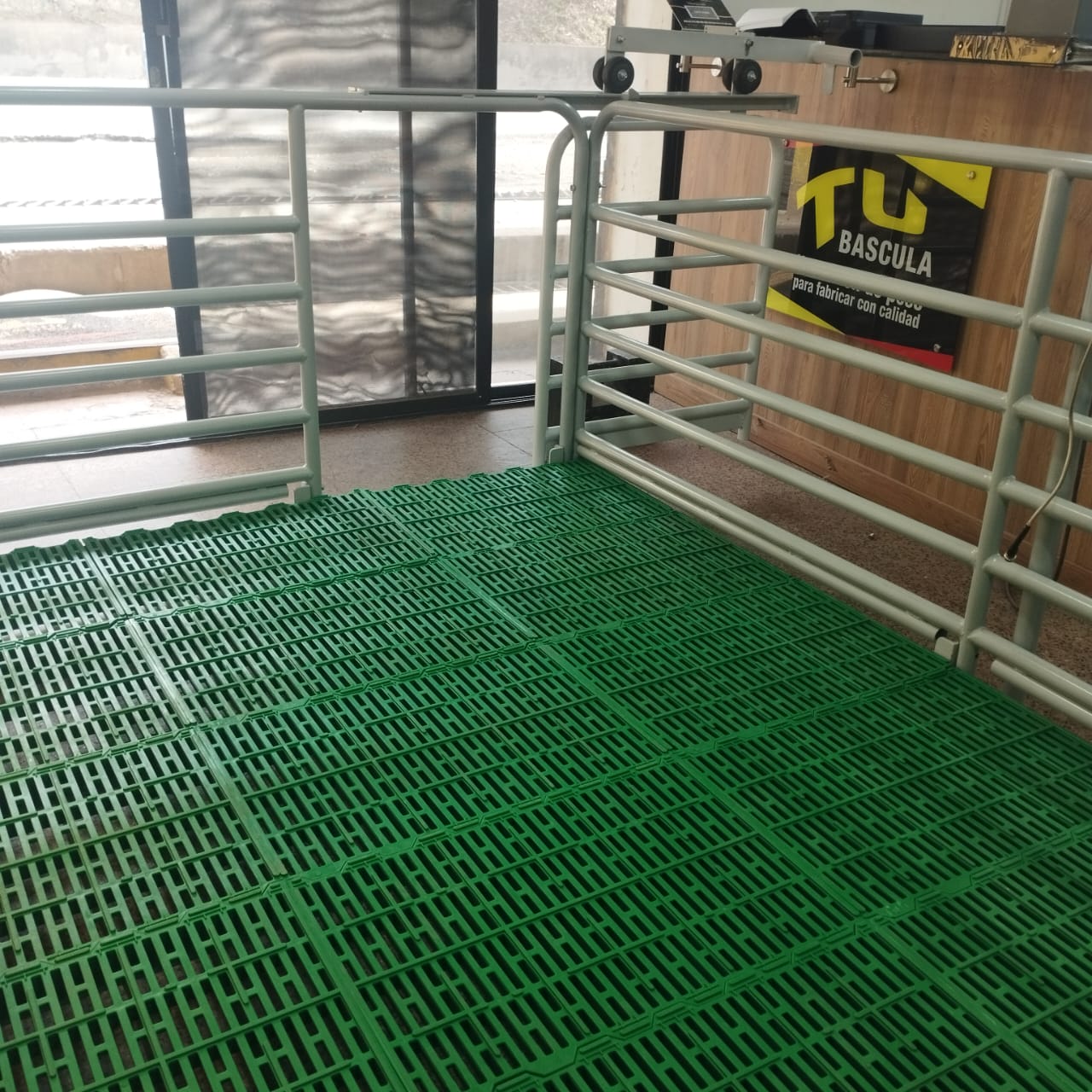 Corral Porcino puertas corredizas (240X180CM)