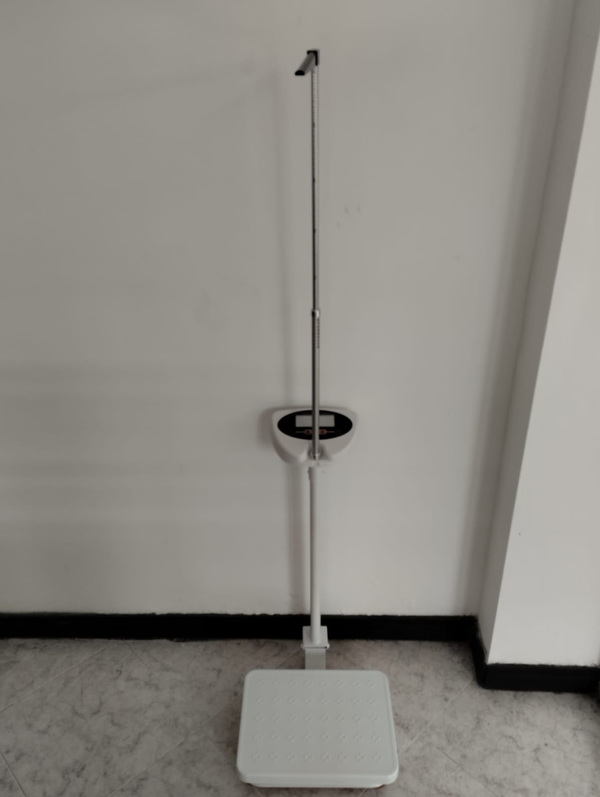 BÁSCULA ELECTRONICA DE PESO CORPORAL CON TORRE (TALLIMETRO)