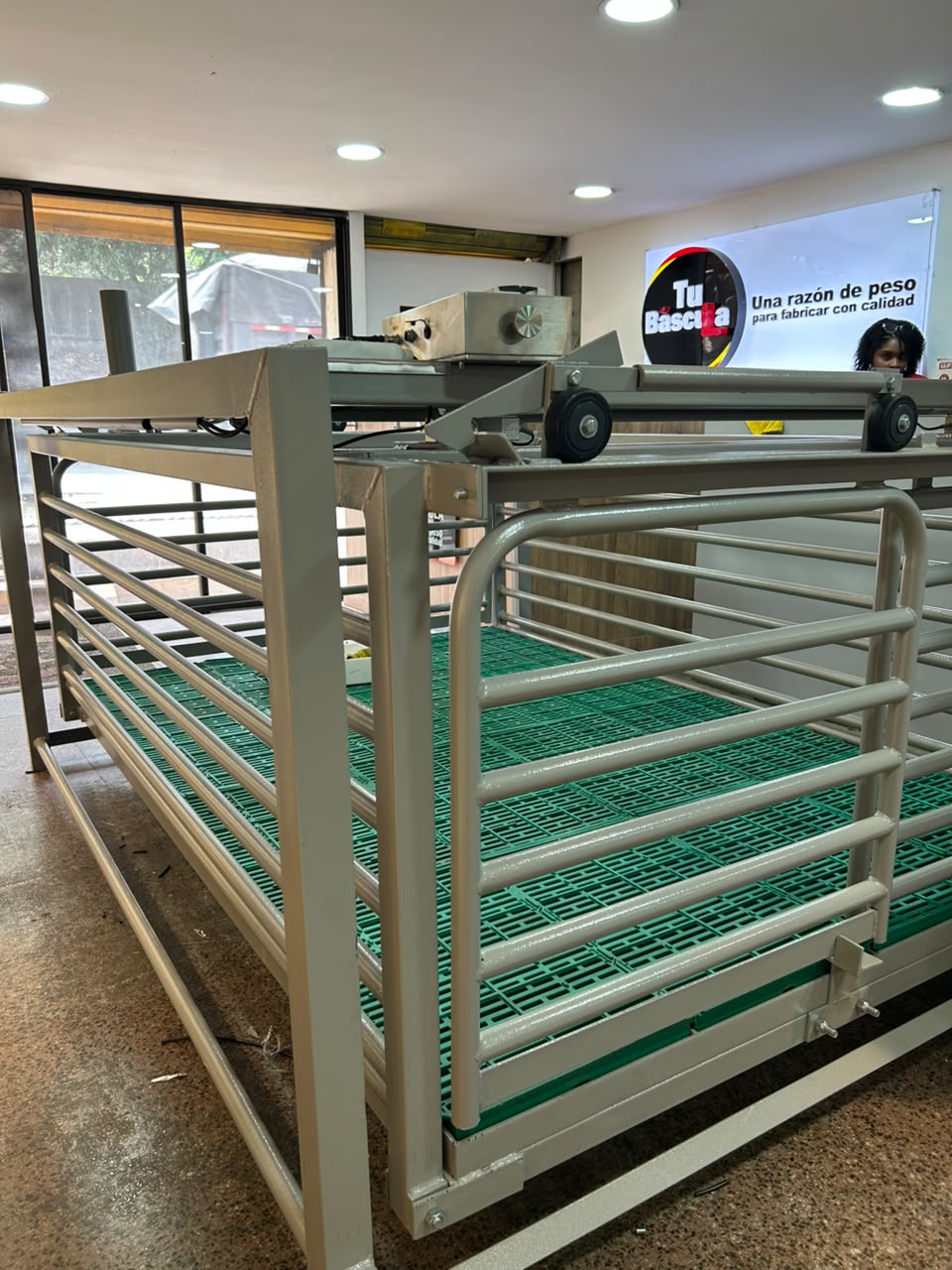 Corral Porcino Colgante puertas corredizas  (240X160CM)
